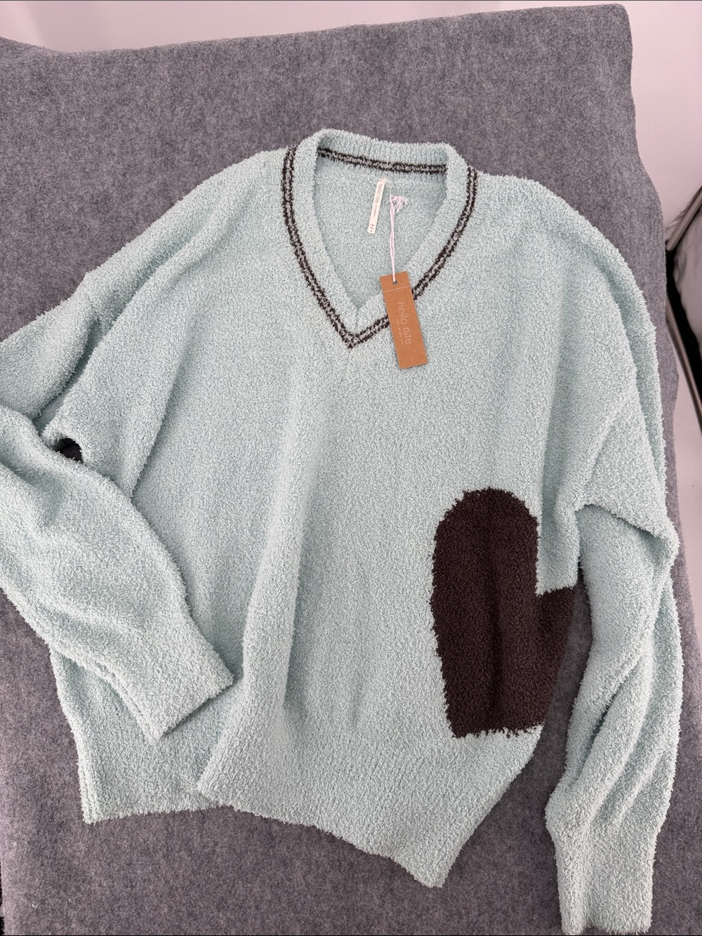 Hello nite Los Angeles seaside /truffle pull over v neck heart long sleeve shirt